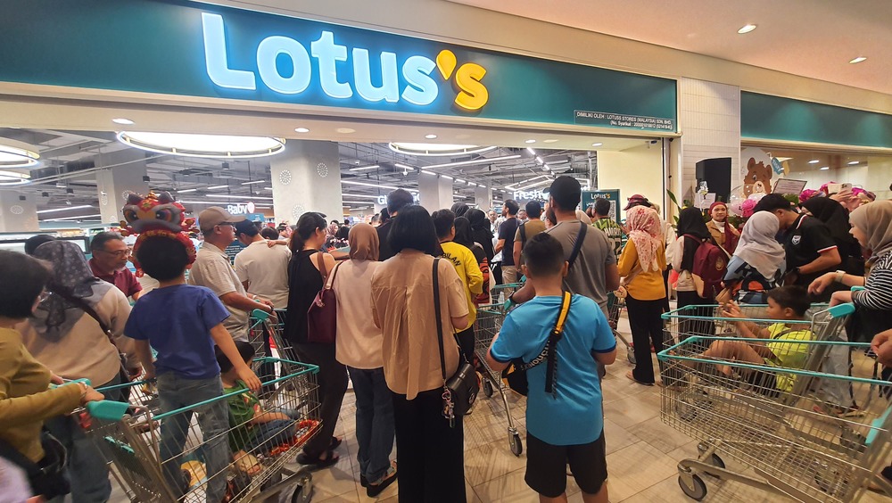 Lotus’s Malaysia Membuka Pasaraya Kejiranan Bersambung LRT di Datum Jelatek